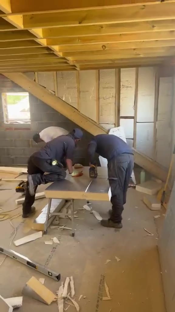 Slough Build & Design team building an extension